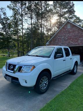 White 2016 Nissan Frontier SV