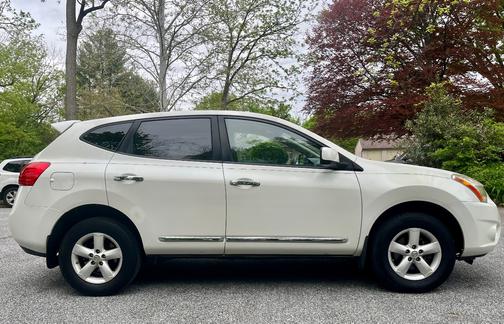 White 2013 Nissan Rogue S