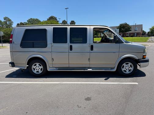 Gray 2004 Chevrolet Express 1500 Base