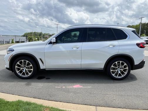 White 2022 BMW X5 xDrive40i