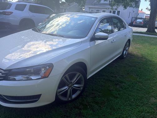 White 2015 Volkswagen Passat 2.0L TDI DSG SE w/Sunroof