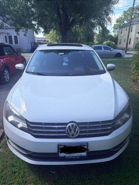 White 2015 Volkswagen Passat 2.0L TDI DSG SE w/Sunroof