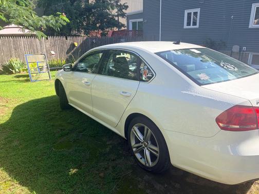 White 2015 Volkswagen Passat 2.0L TDI DSG SE w/Sunroof
