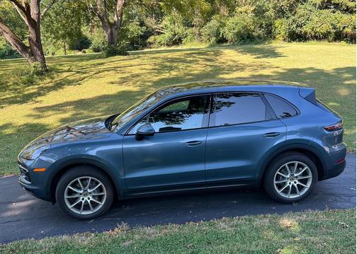 Blue 2019 Porsche Cayenne Cayenne