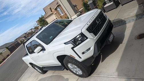 White 2023 Nissan Frontier SV