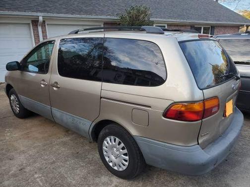 2000 Toyota Sienna XLE