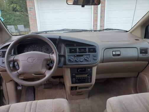 2000 Toyota Sienna XLE
