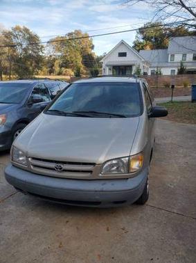 2000 Toyota Sienna XLE