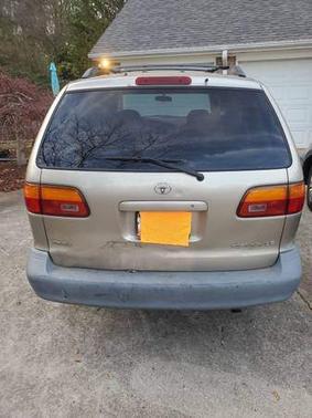2000 Toyota Sienna XLE