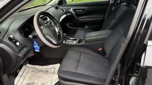 Black 2016 Nissan Altima 2.5 S