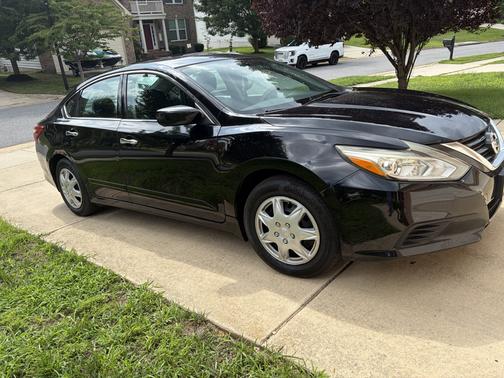 Black 2016 Nissan Altima 2.5 S