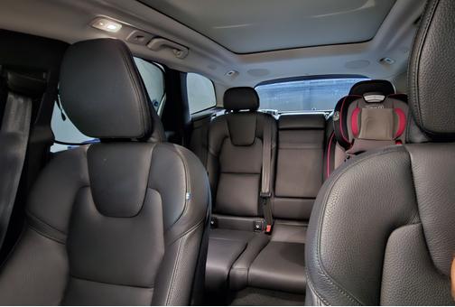 2022 Volvo XC60 Recharge Plug-In Hybrid T8 Inscription Expression