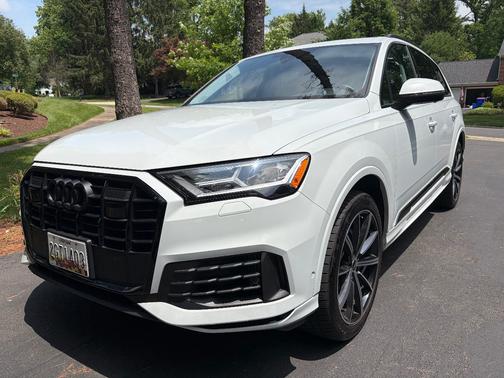 White 2022 Audi Q7 55 Premium Plus
