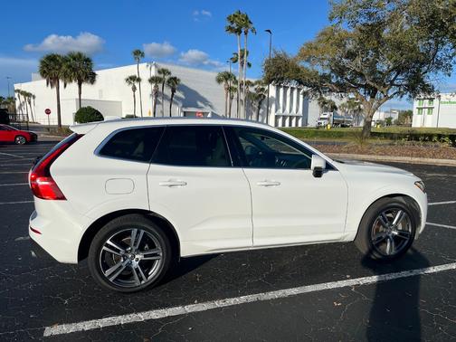 2020 Volvo XC60 T5 Momentum