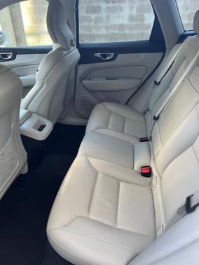 2020 Volvo XC60 T5 Momentum