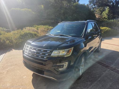 Black 2017 Ford Explorer Limited