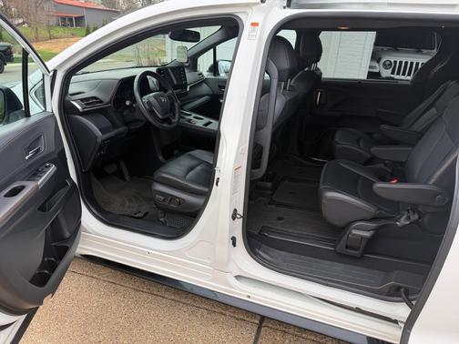 2021 Toyota Sienna XSE 7 Passenger