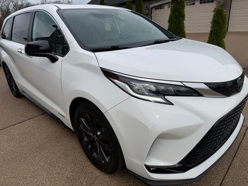 2021 Toyota Sienna XSE 7 Passenger
