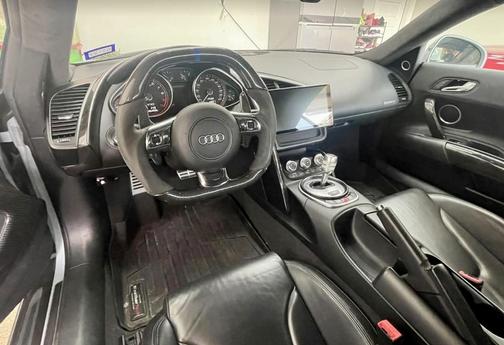 Gray 2010 Audi R8 5.2 quattro