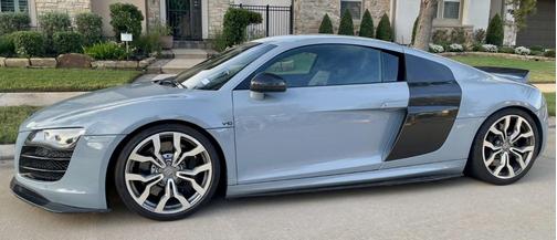 Gray 2010 Audi R8 5.2 quattro