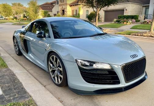 Gray 2010 Audi R8 5.2 quattro