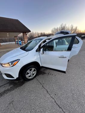 White 2018 Chevrolet Trax LT