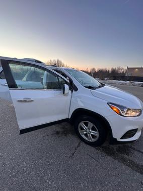 White 2018 Chevrolet Trax LT
