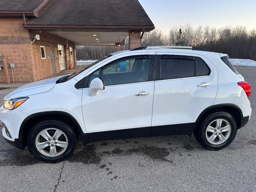 White 2018 Chevrolet Trax LT