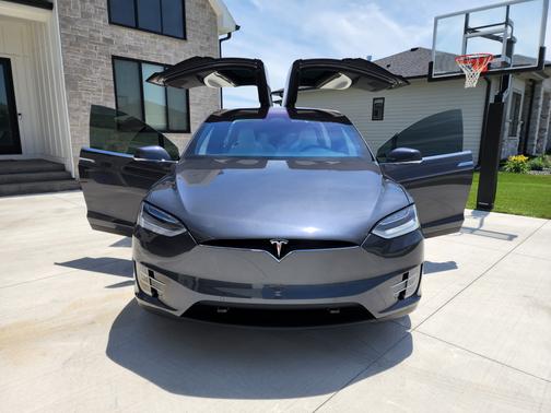 Photo 3 of 11 of 2017 Tesla Model X 100D