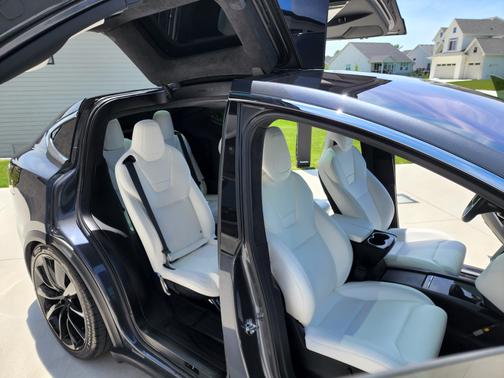 Photo 5 of 11 of 2017 Tesla Model X 100D