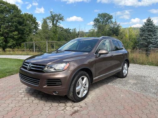 Brown 2012 Volkswagen Touareg TDI Executive