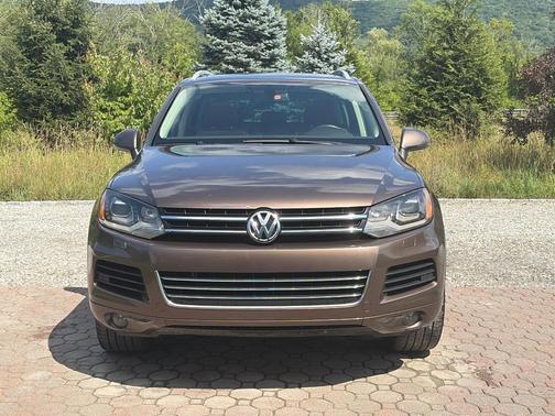 Brown 2012 Volkswagen Touareg TDI Executive