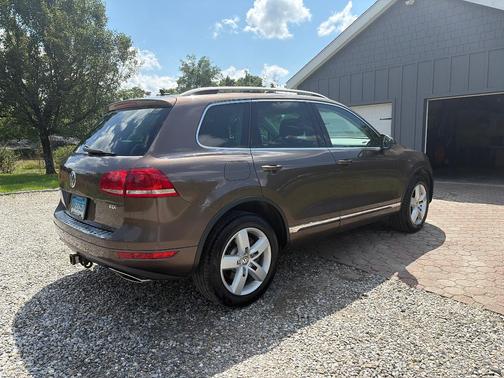 Brown 2012 Volkswagen Touareg TDI Executive