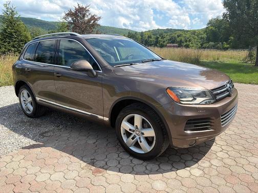 Brown 2012 Volkswagen Touareg TDI Executive