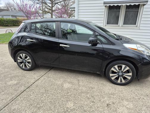 Black 2013 Nissan Leaf SL