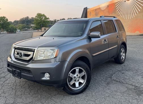 Gray 2011 Honda Pilot Touring