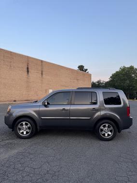 Gray 2011 Honda Pilot Touring