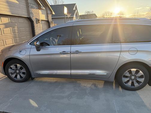 2018 Chrysler Pacifica Hybrid Limited