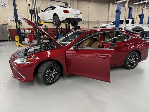 2025 Lexus ES 350 Base