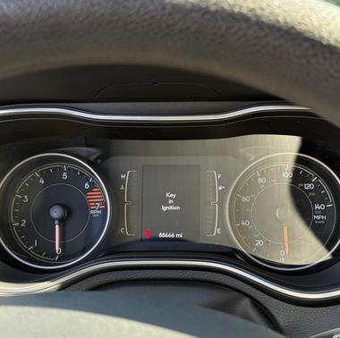 Gray 2019 Jeep Cherokee Latitude
