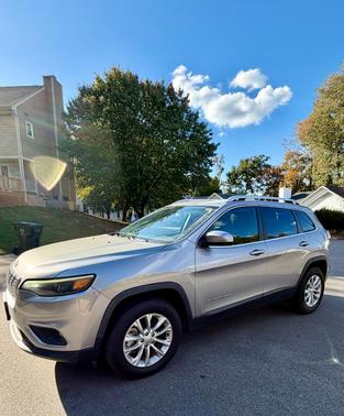 Gray 2019 Jeep Cherokee Latitude