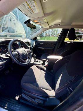 Gray 2019 Jeep Cherokee Latitude