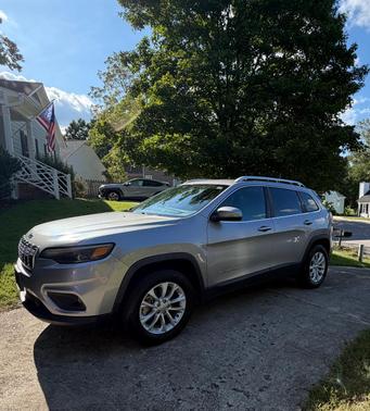 Gray 2019 Jeep Cherokee Latitude