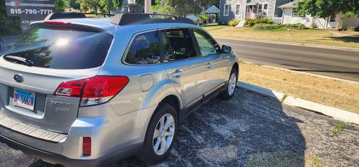 Silver 2013 Subaru Outback 2.5i Premium