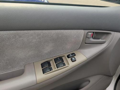 Gray 2007 Toyota Corolla LE