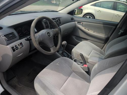 Gray 2007 Toyota Corolla LE
