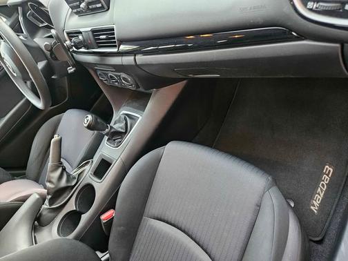 Gray 2014 Mazda Mazda3 i Sport