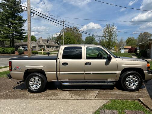 Gold 2005 GMC Sierra 1500 SLT Crew Cab