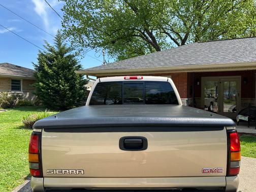 Gold 2005 GMC Sierra 1500 SLT Crew Cab