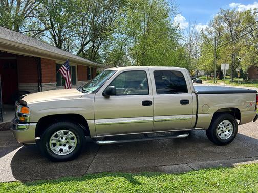 Gold 2005 GMC Sierra 1500 SLT Crew Cab
